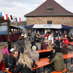 Mittelaltermarkt im Landgestüt; Bild: Am Sonntag erfreute sich der Mittelaltermarkt eines großen Besucherstroms; 
Copyright by
Jo Steinmetz
DJV-Bildjournalist
Tel. (0 63 38) 99 30 25
Mobil (0170) 90 21 752
eMail: jo.steinmetz@gmx.net
URL: www.jo-steinmetz.com