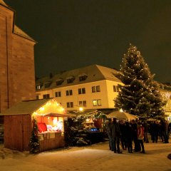 Weihnachtsmarkt Zweibrücken / Alexandersplatz; 
Copyright by 
JO STEINMETZ
Bildjournalist im DJV
Tel. (0 63 38) 99 30 25
Mobil (01 70) 90 21 752
eMail: jo.steinmetz@gmx.net
URL: www.jo-steinmetz.com