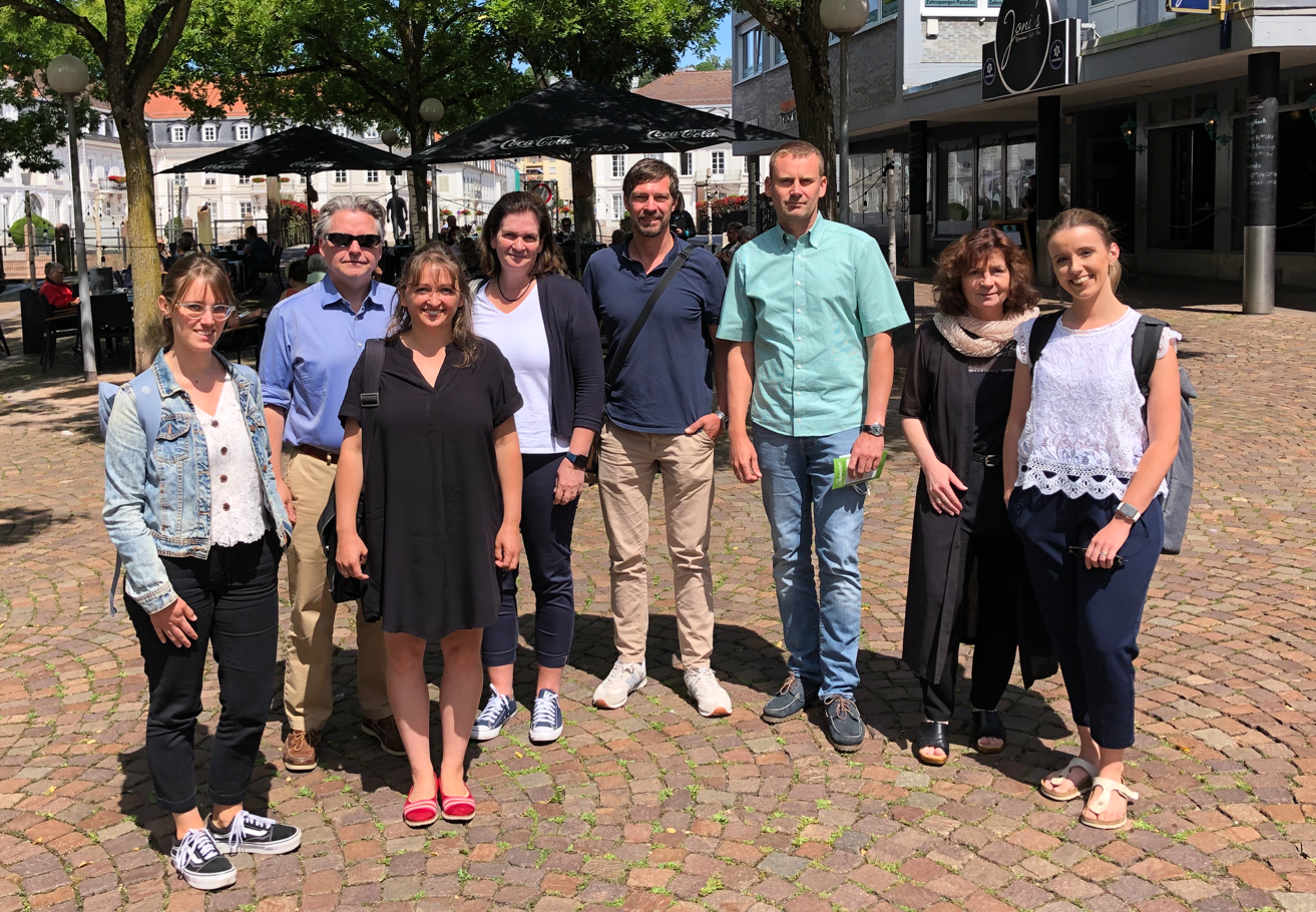 6. Juli - Citymanager-Treffen in Zweibrücken, von links: Tami Ziegler/Germersheim, Yann Fürst/Ludwigshafen, Jennifer Tschirner/Kandel, Susanne Kramer/Grünstadt, Constantin Weidlich/Kaiserslautern, Daniel Strotmann/Frankenthal, Petra Stricker/Zweibrücken, Jessica Weber/Pirmasens