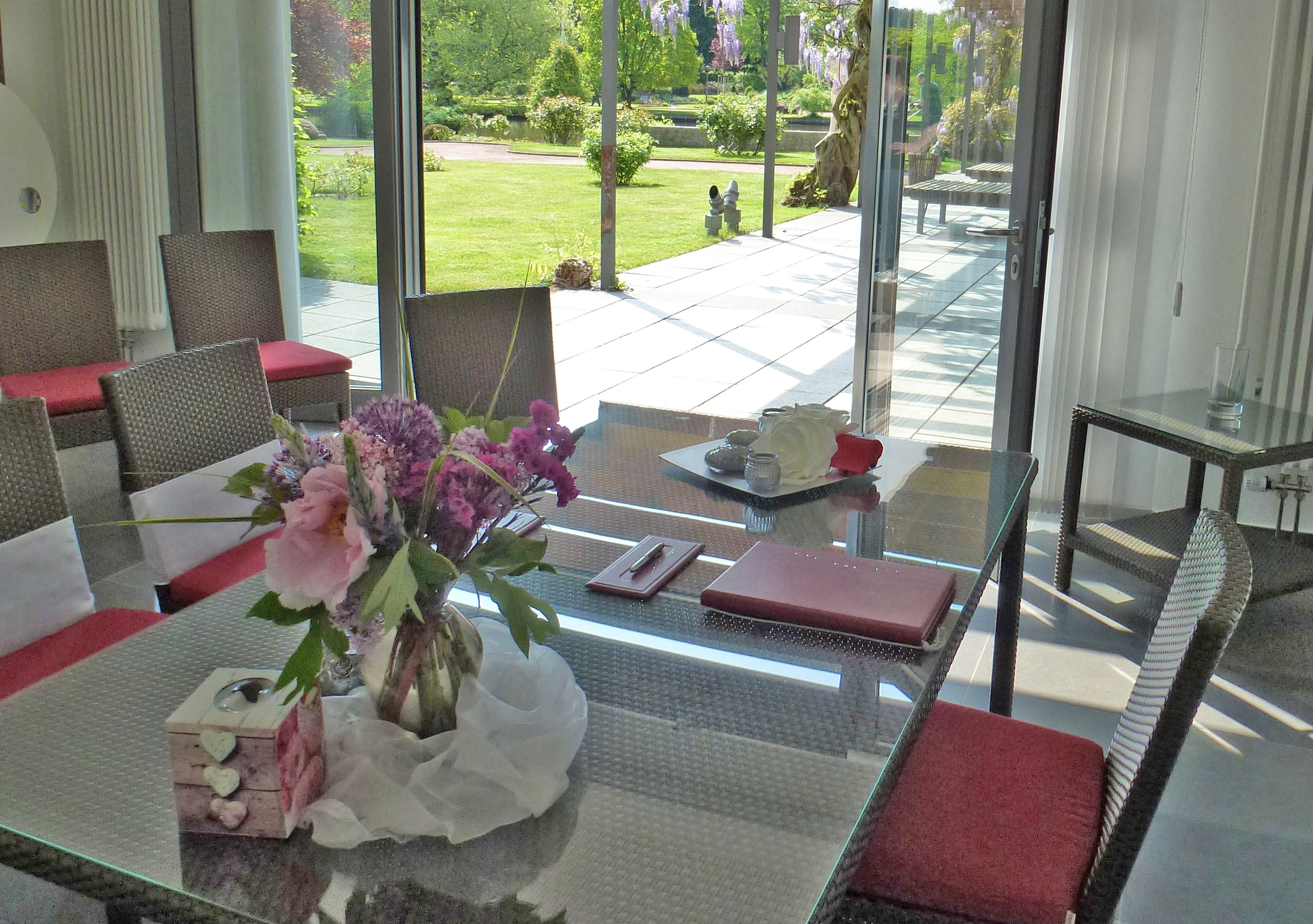 Trauzimmer Rosengarten 1.png
